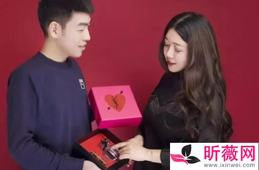 人气女网红被认出怎么回事:女网红是谁资料简介及原因 人气女网红被认出怎么回事:女网红是谁资料简介及原因