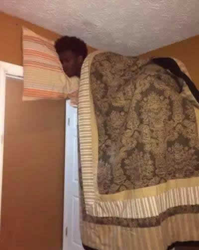 鼻孔塞珍珠自拍:像鼻屎奇葩自拍方式大盘点 鼻孔塞珍珠自拍:像鼻屎奇葩自拍方式大盘点