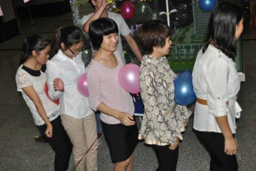 聚会游戏有哪些:推荐15个聚会玩的小游戏及方法 聚会游戏有哪些:推荐15个聚会玩的小游戏及方法