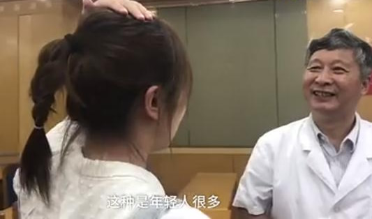 女白领发量剩3成什么情况:医生揭原因及有效防脱发 女白领发量剩3成什么情况:医生揭原因及有效防脱发