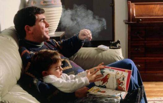 在家抽烟视为家暴什么情况:二手烟的危害不容忽视 在家抽烟视为家暴什么情况:二手烟的危害不容忽视