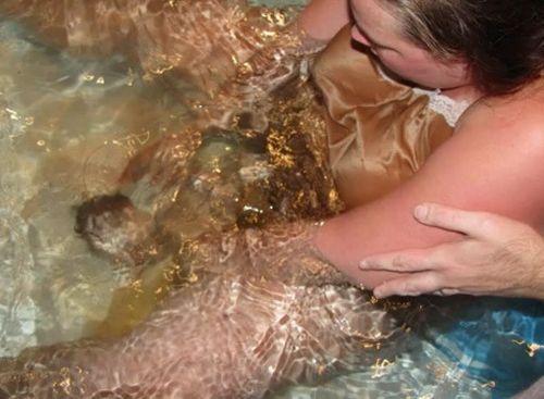 水下分娩是一种什么体验,国外孕妇水中分娩全过程图解