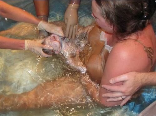 水下分娩是一种什么体验,国外孕妇水中分娩全过程图解