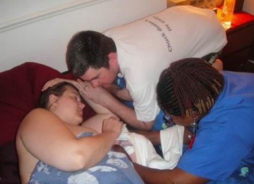 水下分娩是一种什么体验,国外孕妇水中分娩全过程图解