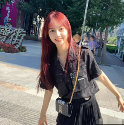 吴亦凡女友身份被扒:一大波生活美照来袭(详情介绍) 吴亦凡女友身份被扒:一大波生活美照来袭(详情介绍)