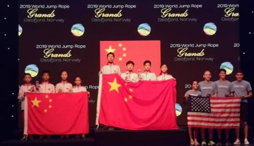 学生1秒跳绳9.5次什么情况：速度与花样融合三破世界纪录