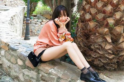 迪丽热巴八卦：腿长性感有料吸睛