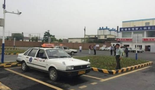 驾校推猛夸式教学：这到底是怎么回事