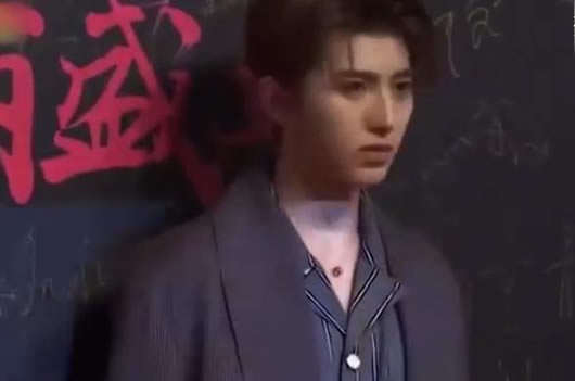 蔡徐坤八卦趣事：为啥这么多人喷蔡徐坤