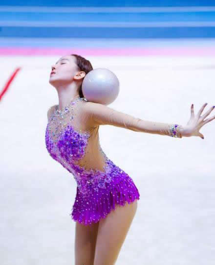 陈小纭多大：陈小纭好身材图片欣赏