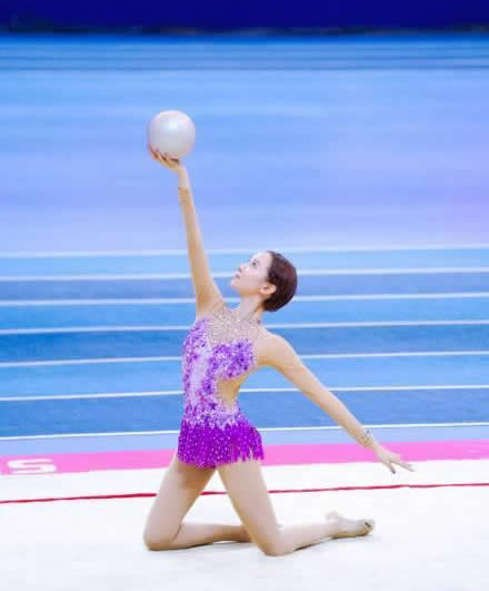 陈小纭多大：陈小纭好身材图片欣赏