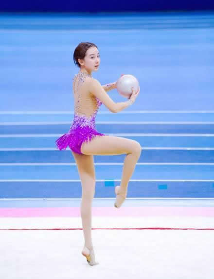 陈小纭多大：陈小纭好身材图片欣赏