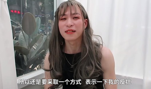 小伙穿女装去相亲：这是被逼去相亲的一种反抗方式