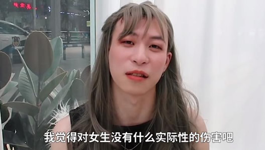 小伙穿女装去相亲：这是被逼去相亲的一种反抗方式