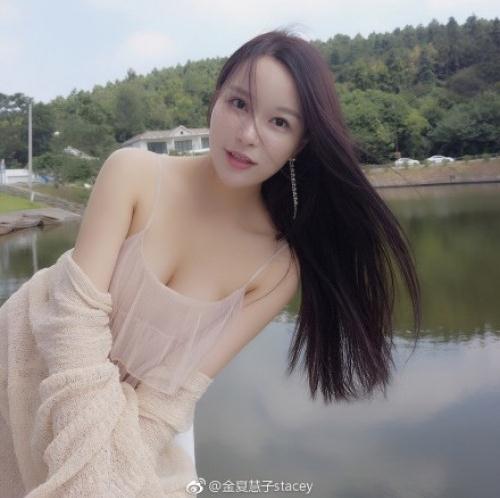 福利动态图出处gif：金夏慧子stacey模特