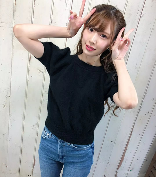 明里釉简介：明里釉好看作品照片