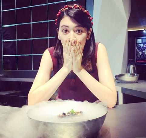 周杰伦新歌女主私照：三吉彩花又美又A忍不住被撩到