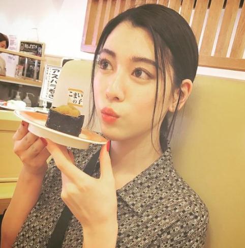 周杰伦新歌女主私照：三吉彩花又美又A忍不住被撩到