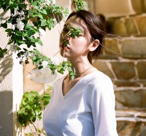 周杰伦新歌女主私照：三吉彩花又美又A忍不住被撩到