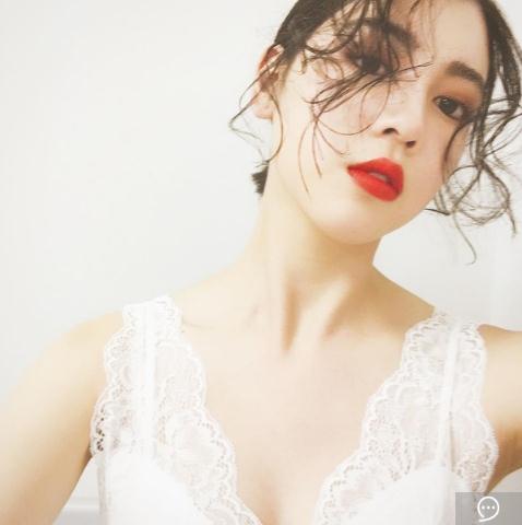 周杰伦新歌女主私照：三吉彩花又美又A忍不住被撩到