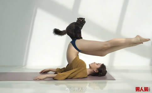 吴雨橦的脚丫美腿：吴雨橦生活照好美啊