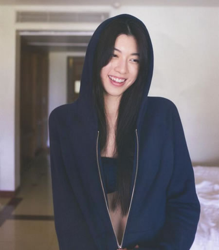 三吉彩花演过片吗 被疑整容是真的吗（INS介绍及写真）