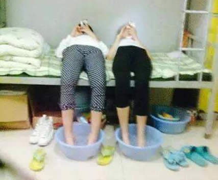 女生宿舍那点事：娱乐又搞笑的逗趣一幕