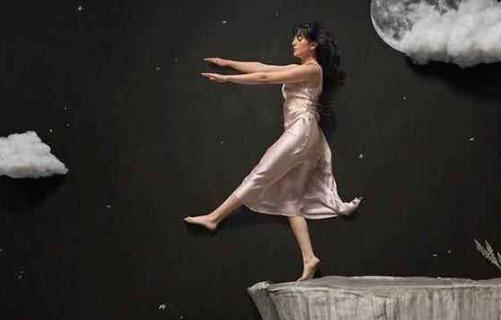 睡家中醒来在山上:这到底是什么情况 睡家中醒来在山上:这到底是什么情况