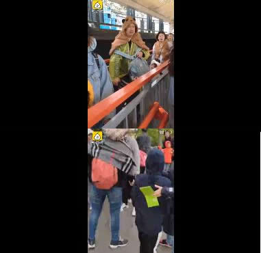 游客裹被子玩耍怎么回事:原因及画面令人惊呆 游客裹被子玩耍怎么回事:原因及画面令人惊呆