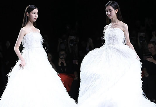 陈都灵穿婚纱走秀:都说女人穿婚纱是最美的瞬间被围观 陈都灵穿婚纱走秀:都说女人穿婚纱是最美的瞬间被围观