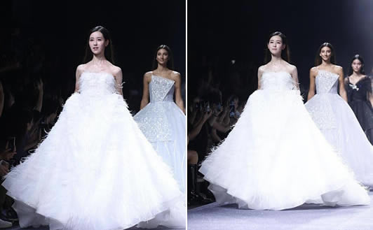 陈都灵穿婚纱走秀:都说女人穿婚纱是最美的瞬间被围观 陈都灵穿婚纱走秀:都说女人穿婚纱是最美的瞬间被围观