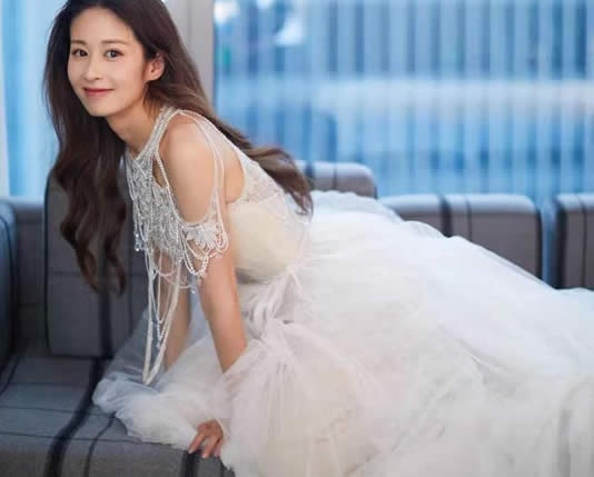 陈都灵穿婚纱走秀:都说女人穿婚纱是最美的瞬间被围观 陈都灵穿婚纱走秀:都说女人穿婚纱是最美的瞬间被围观