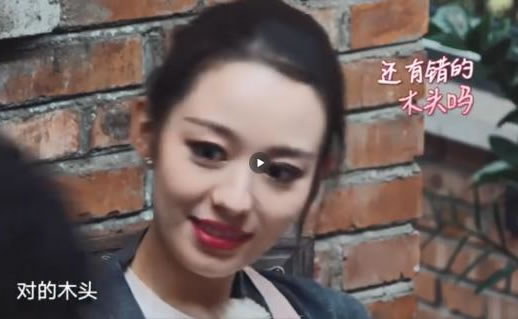 郎朗教吉娜中文怎么回事：郎朗教吉娜中文画面过程