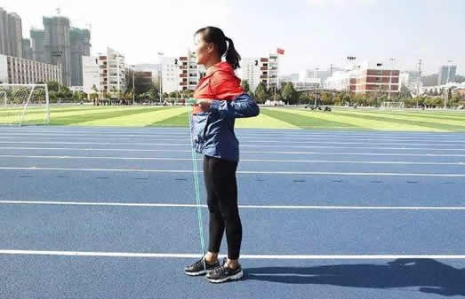 跳绳减肥法一天跳多少个才有效(附:成功案例) 跳绳减肥法一天跳多少个才有效(附:成功案例)