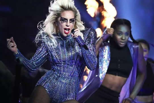 LadyGaga宣布分手：LadyGaga宣布单身背后令人心疼