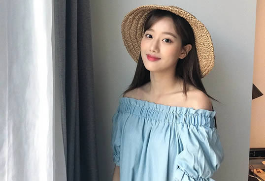 April李娜恩个人资料简介:李娜恩april身高是多少揭秘 April李娜恩个人资料简介:李娜恩april身高是多少揭秘