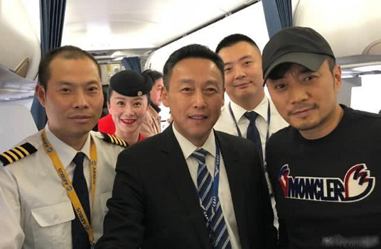 中国机长原型事件改编：真实故事川航3u8633紧急事件详解