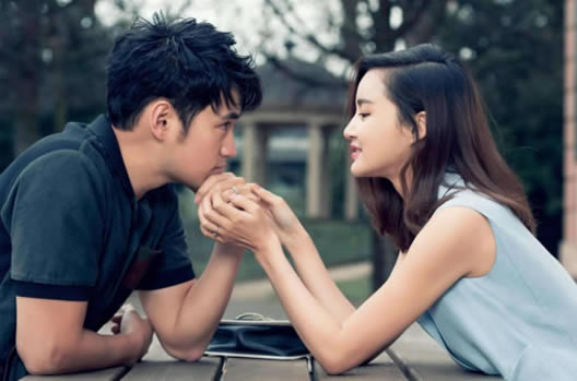 张歆艺结过婚几次 3年2次的结婚经历最后终嫁爱情