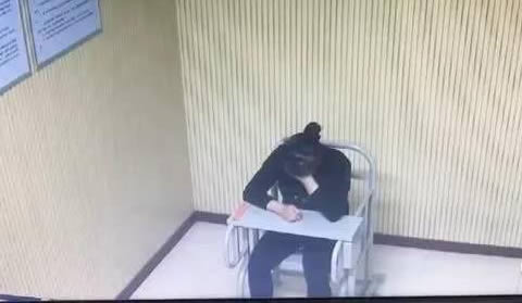 女儿未婚遭亲妈打：这就是原因真相你怎么看待