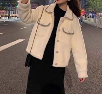 秋冬什么样的外套既好看又减龄：推荐3款气质时尚搭配