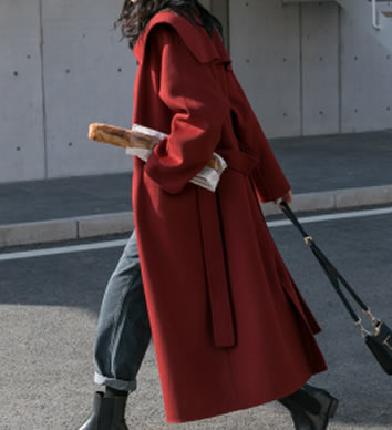 红色上衣下面怎么搭配好看：好看又显白的穿搭方法