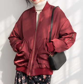 红色上衣下面怎么搭配好看：好看又显白的穿搭方法