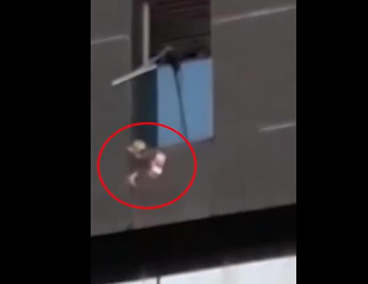 印度大厦下钞票雨：这到底是怎么回事