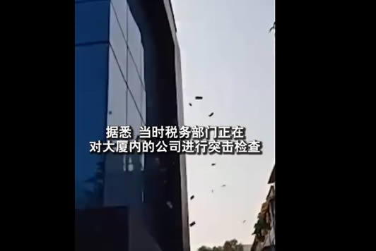 印度大厦下钞票雨：这到底是怎么回事