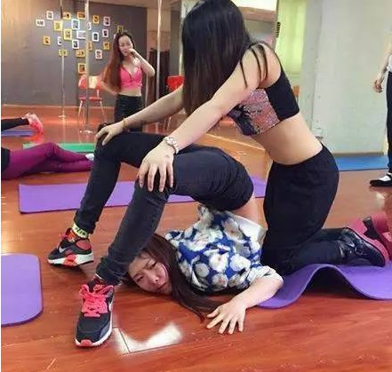 妹子爱恨爱恨交加的表情