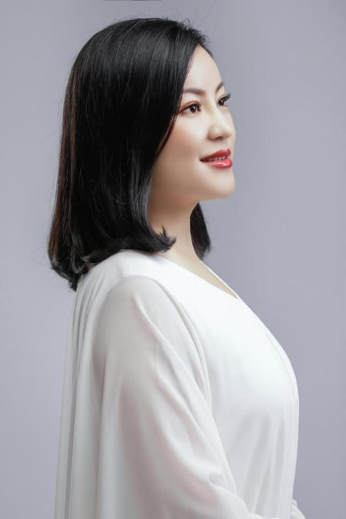 <strong>张砾</strong>:春节期间只做白富美,不做灰姑娘 <strong>张砾</strong>:春节期间只做白富美,不做灰姑娘