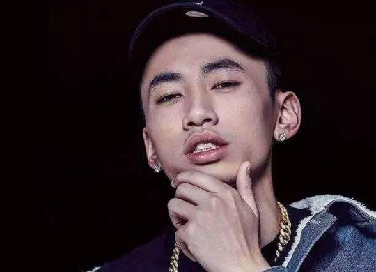 马思唯公布恋情 马思唯是谁？女友又是谁？