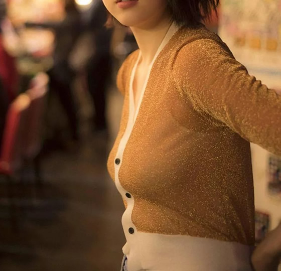 妹子也好波图片：好波配好衣身材更完美展现