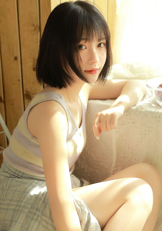 女孩你知道吗？清纯女孩图片透露了一点性感