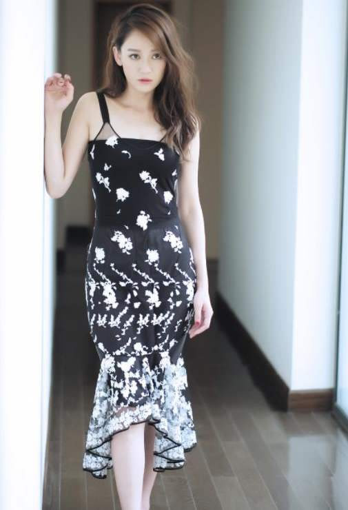 陈乔恩多变风格连衣裙:40岁依旧迷人的美且惊艳 陈乔恩多变风格连衣裙:40岁依旧迷人的美且惊艳